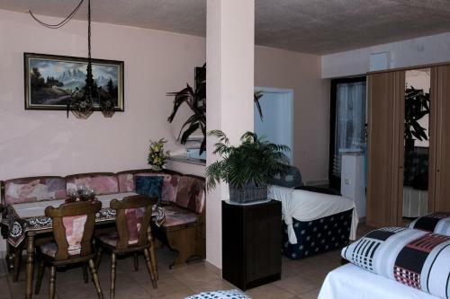 Hostal Caruso Pension Und Pizzeria