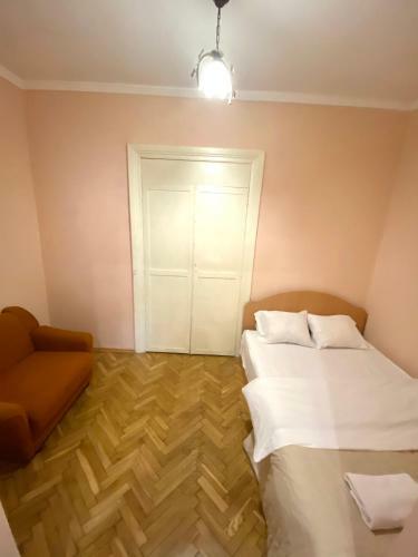 Apartment On Zaliznychna Street