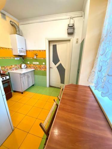 Apartment On Zaliznychna Street