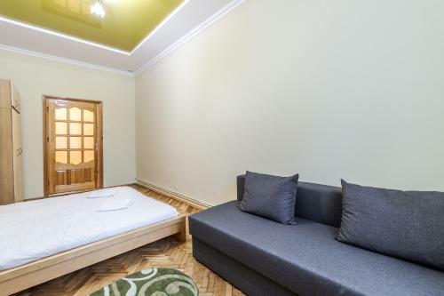 Akademika Hnatyuka Apartment