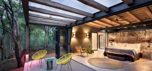 Lodge Mbazo Safaris