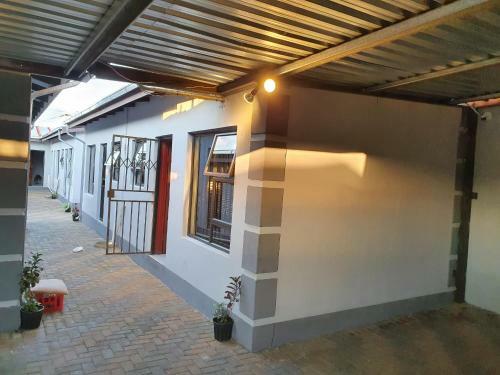 Hostal The Villa Soweto