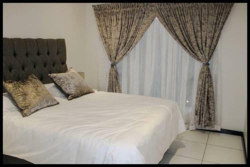 New And Luxurious Lonehill Apartment