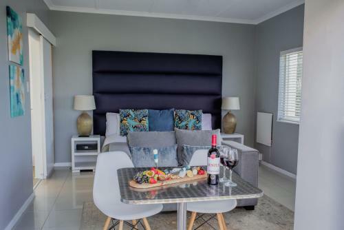 Hostal Kingsbeach Cottages