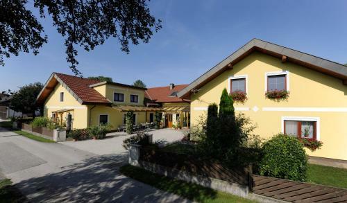 Hostal Privatzimmer Und Ferienwohnungen Leeb