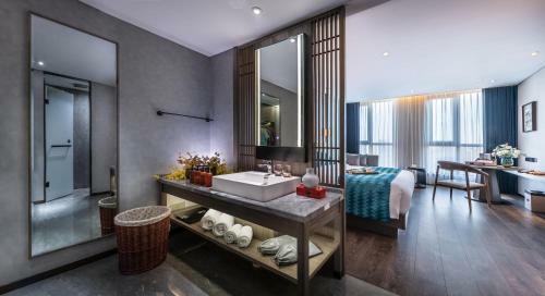 Liz Hotel