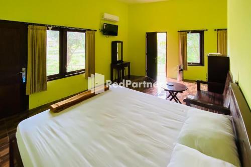 Hotel Rumah Kayu Pinggir Kali Redpartner