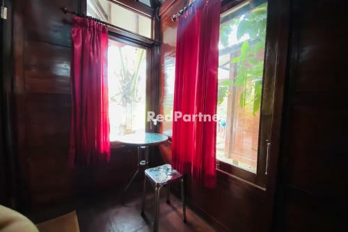 Hotel Rumah Kayu Pinggir Kali Redpartner