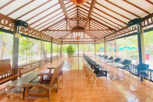 Hotel Rumah Kayu Pinggir Kali Redpartner