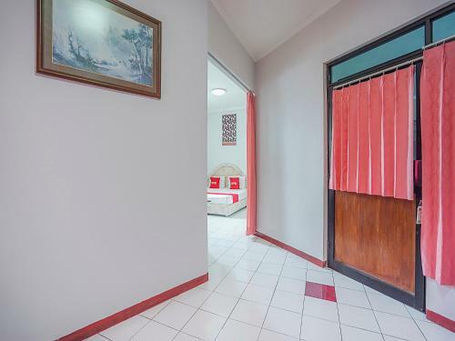 Oyo 90132 Lie Mas Hotel