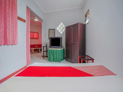 Oyo 90132 Lie Mas Hotel