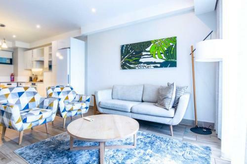 Regency Luxury 2 Bed Apartment With City Views
