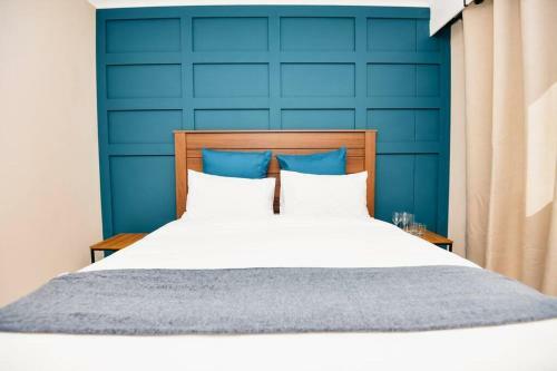 Smart & Modern Apartment @ Menlyn Place