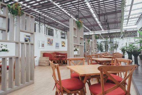 Hotel The Radiant Center