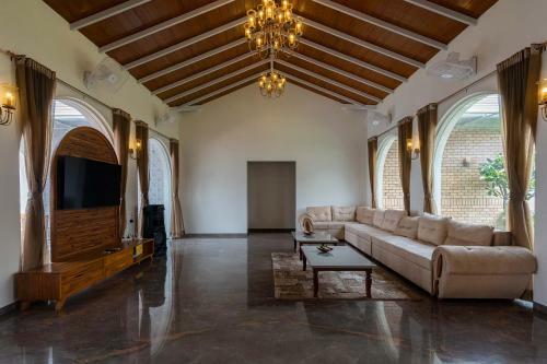 Villa Stayvista At Lake Arches