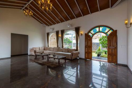 Villa Stayvista At Lake Arches