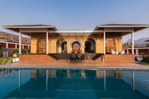 Villa Stayvista At Lake Arches