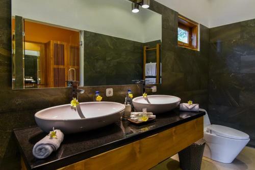 Lovina Premium Villa Resort - Luxury Holiday Service!