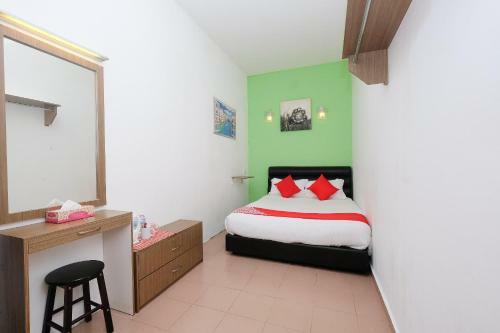 Oyo 850 Gold Star Hotel