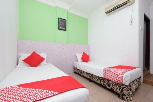 Oyo 850 Gold Star Hotel