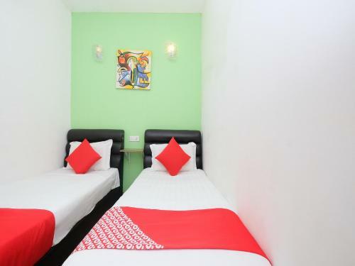 Oyo 850 Gold Star Hotel