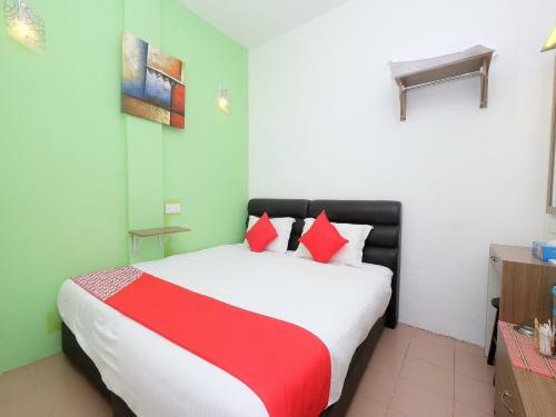 Oyo 850 Gold Star Hotel
