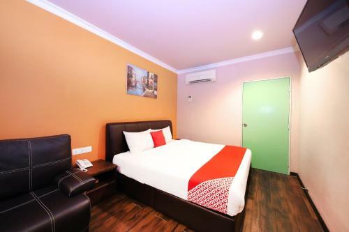Oyo 496 Hotel De Eco Inn