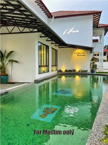 Alexis Villa (for Muslim Only)
