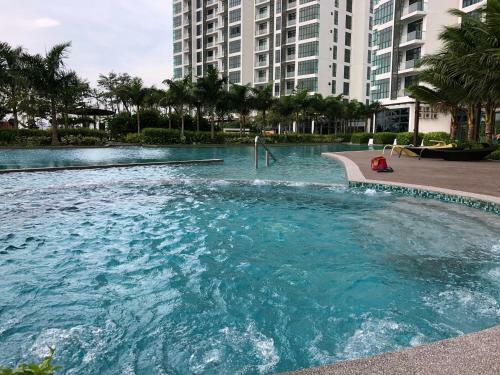 Luxury Smart Apartment W/ Poolview @green Haven