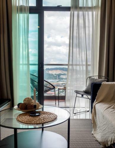 Luxury Smart Apartment W/ Poolview @green Haven