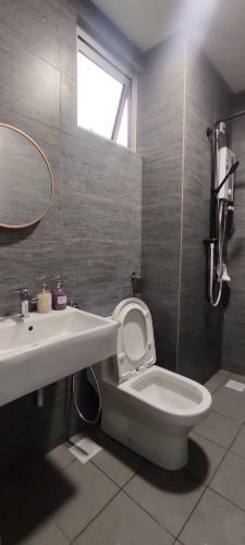 Hostal Bukit Rimau Queen Bedroom With Pool View Room Only