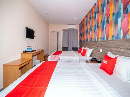 Oyo 90147 Hilltop Hotel