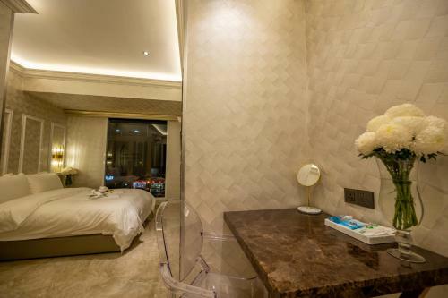 A Residence @ Between Hilton & Cititel Hotel