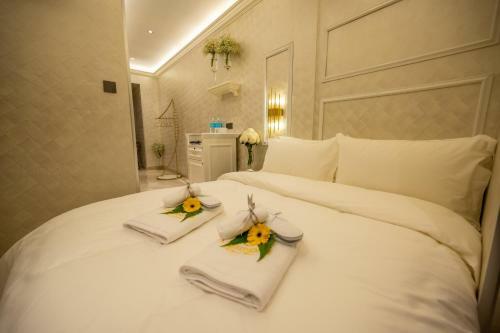 A Residence @ Between Hilton & Cititel Hotel