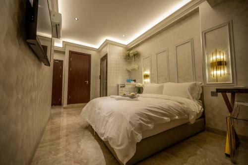 A Residence @ Between Hilton & Cititel Hotel