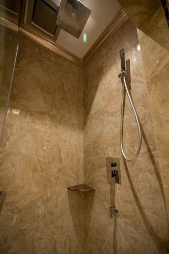 A Residence @ Between Hilton & Cititel Hotel