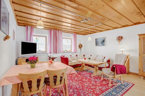Apartamento Ferienwohnung K�nig Im Obergeschoss