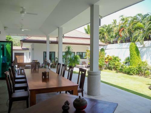 Spacious 4 Bedrooms Private Pool Villa In Phuket