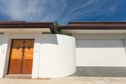 Spacious 4 Bedrooms Private Pool Villa In Phuket