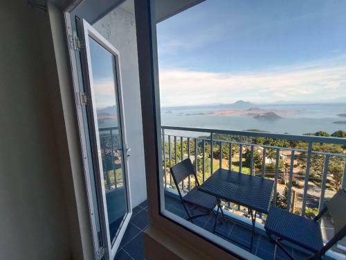 Apartamento Trio's Tagaytay Staycation Rustic Taal View With Balcony