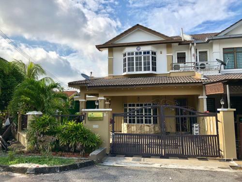 Suria Homestay Jb With Private Pool