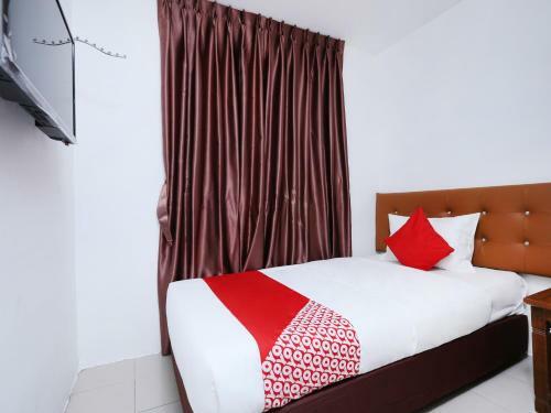 Oyo 89672 Eg Hotel Jj
