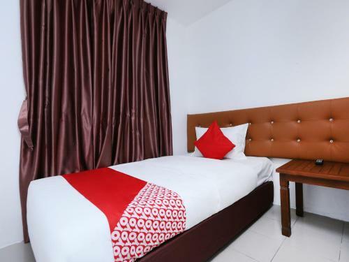 Oyo 89672 Eg Hotel Jj