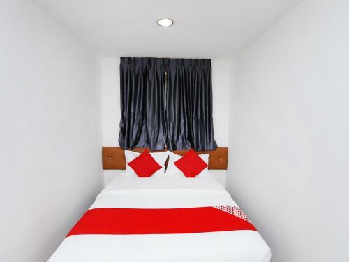 Oyo 89672 Eg Hotel Jj