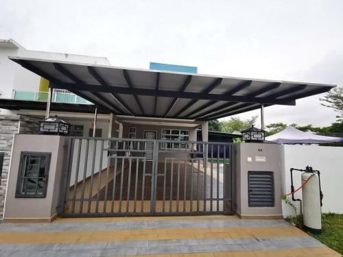 Villa Exotic Homestay-corner 2-storey Park View Bukit Indah