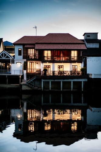 Bed & Breakfast Punyashthiti Villa