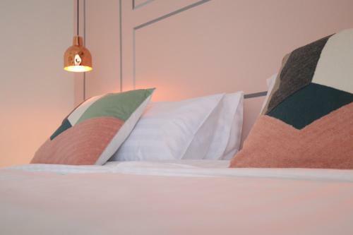 Bed & Breakfast Goodnight Poshtel + Free Netflix