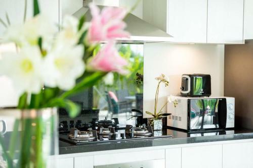 Villa **80% Discount** 2 Bed/2 Bath Single Level, Garden