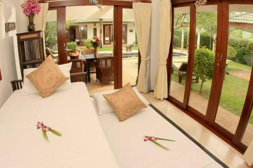 4 Bedroom 5 Palms Villa - 20 Seconds Walk To Beach