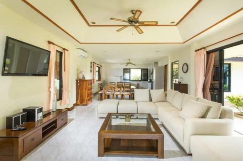 8 Bedroom Villas On Beach Front